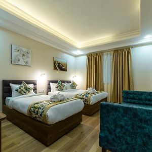 Deluxe Family Room